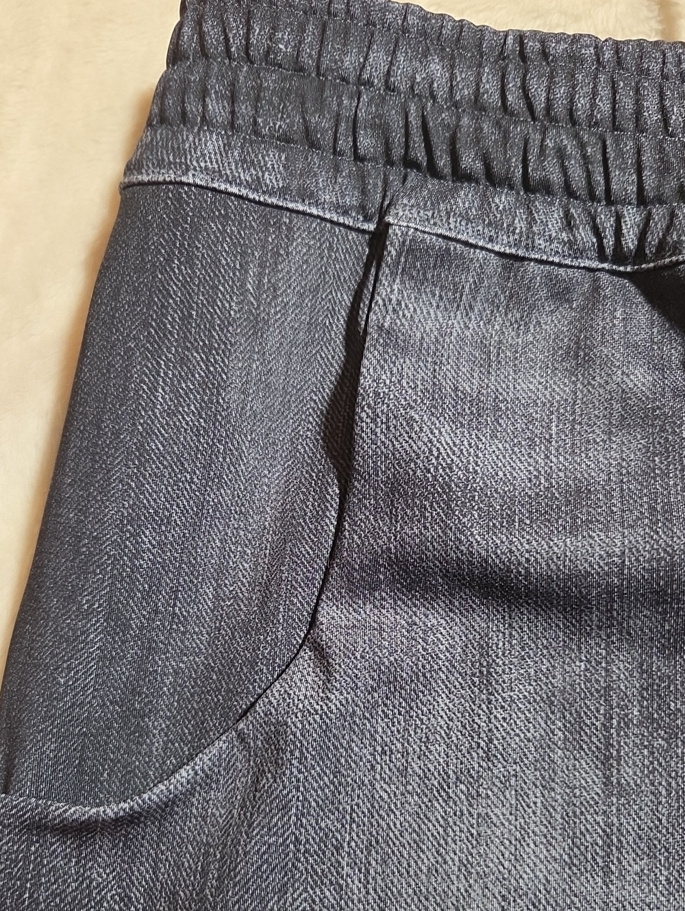 Lucy IndiGo Go Everywhere Joggers size medium - Picture 7 of 9